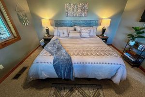Alquiler Vacacional - Casual luxury retreat: Siskiyou Mountain Place. 2 br, kitchenette.