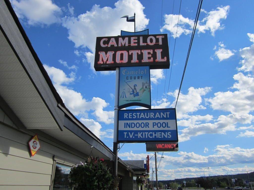 Varios Camelot Court Motel