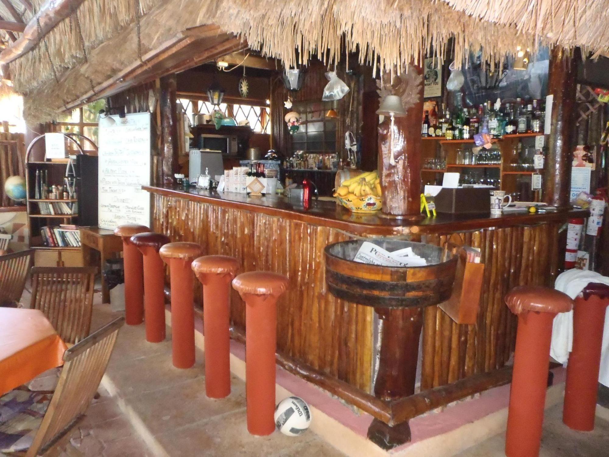 Bar/Salón Cocos Cabañas
