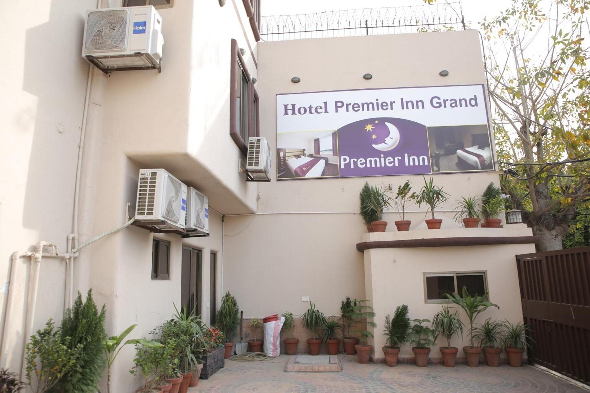 Vista Exterior Hotel Premier Inn Grand