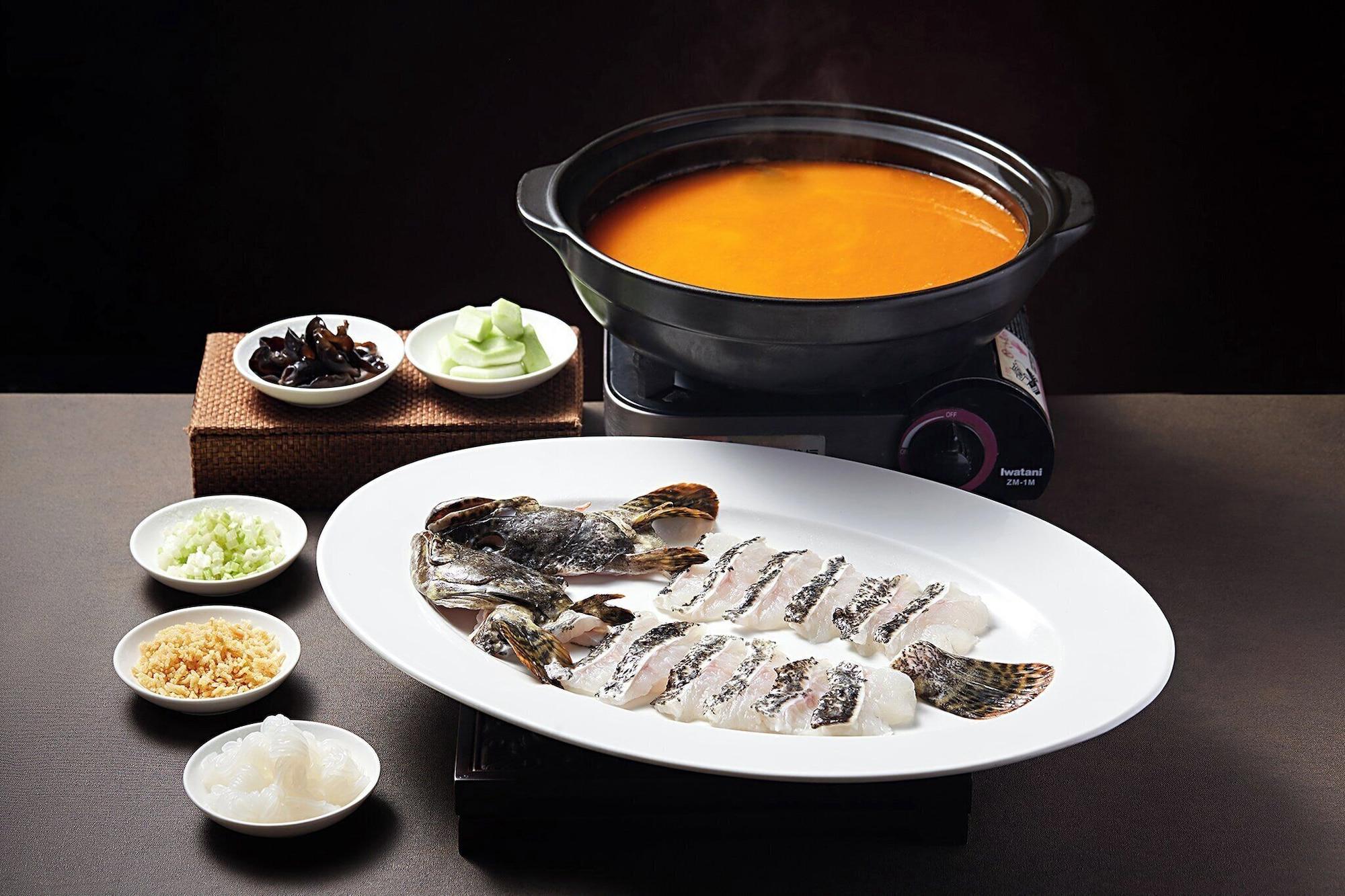 Restaurant Crowne Plaza Hailing Island by IHG