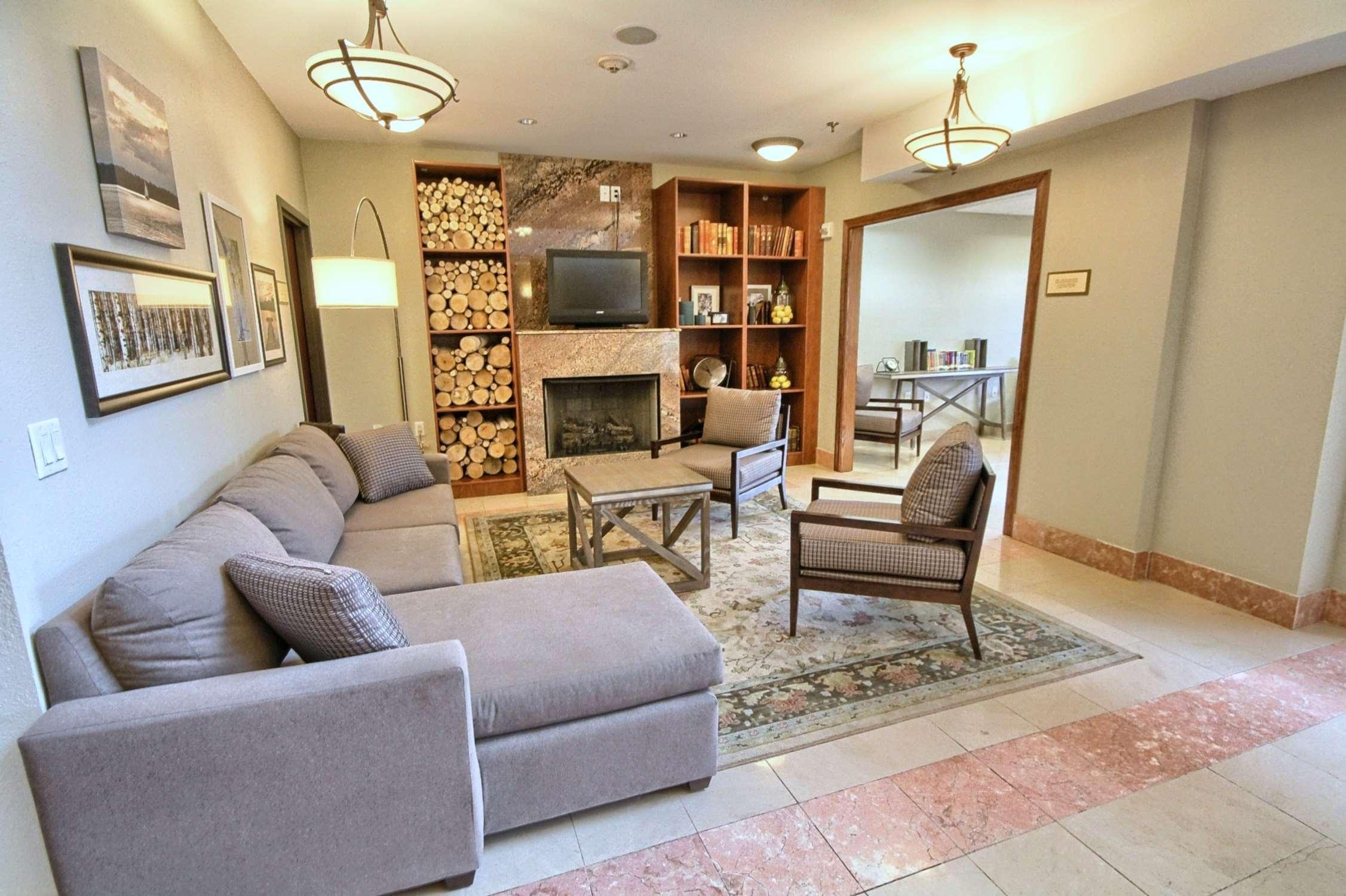 Vista Lobby Country Inn & Suites by Radisson, Dearborn, MI