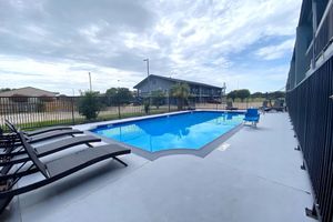 Alojamiento - Days Inn & Suites by Wyndham Texas City