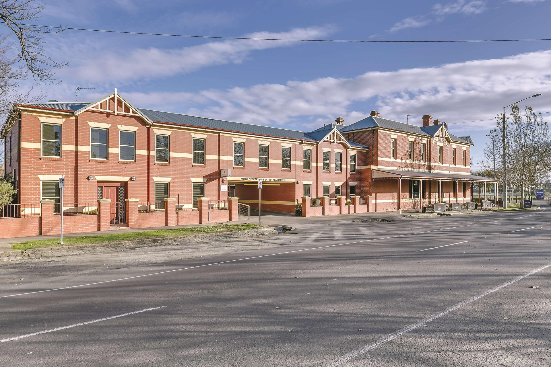 Vista Exterior Lake Inn Ballarat