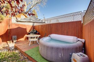 Renta Vacacional - Hot Tub & Grill: Pet-friendly Apt, Walk to Midtown
