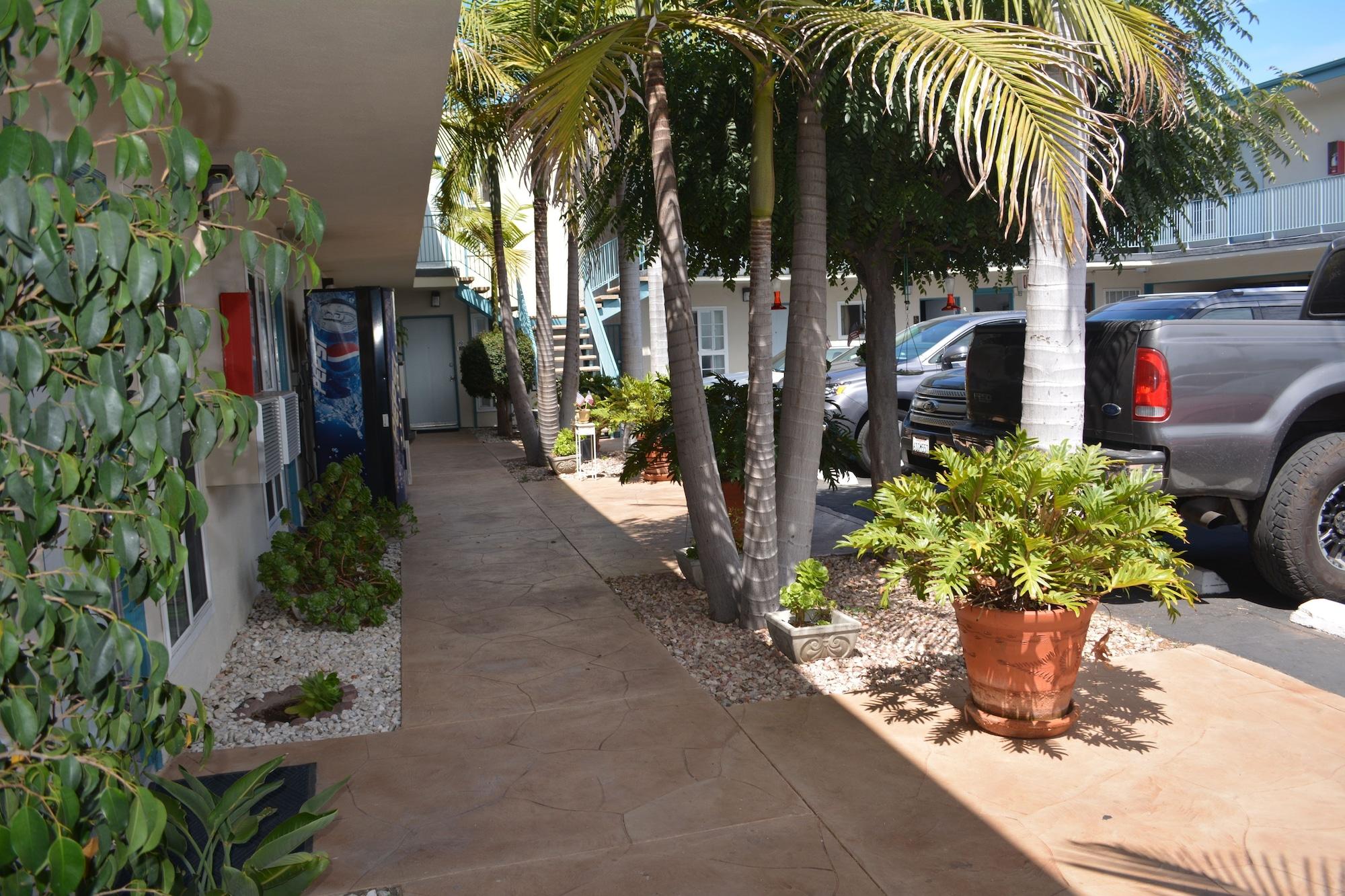 Varios Seaside Motel