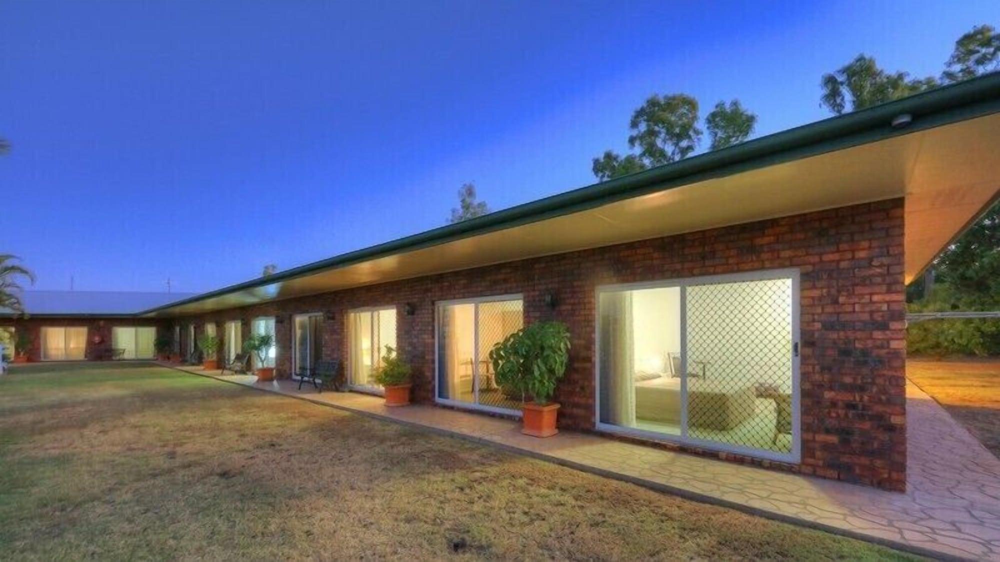 Vista Exterior Heritage Lodge Motel