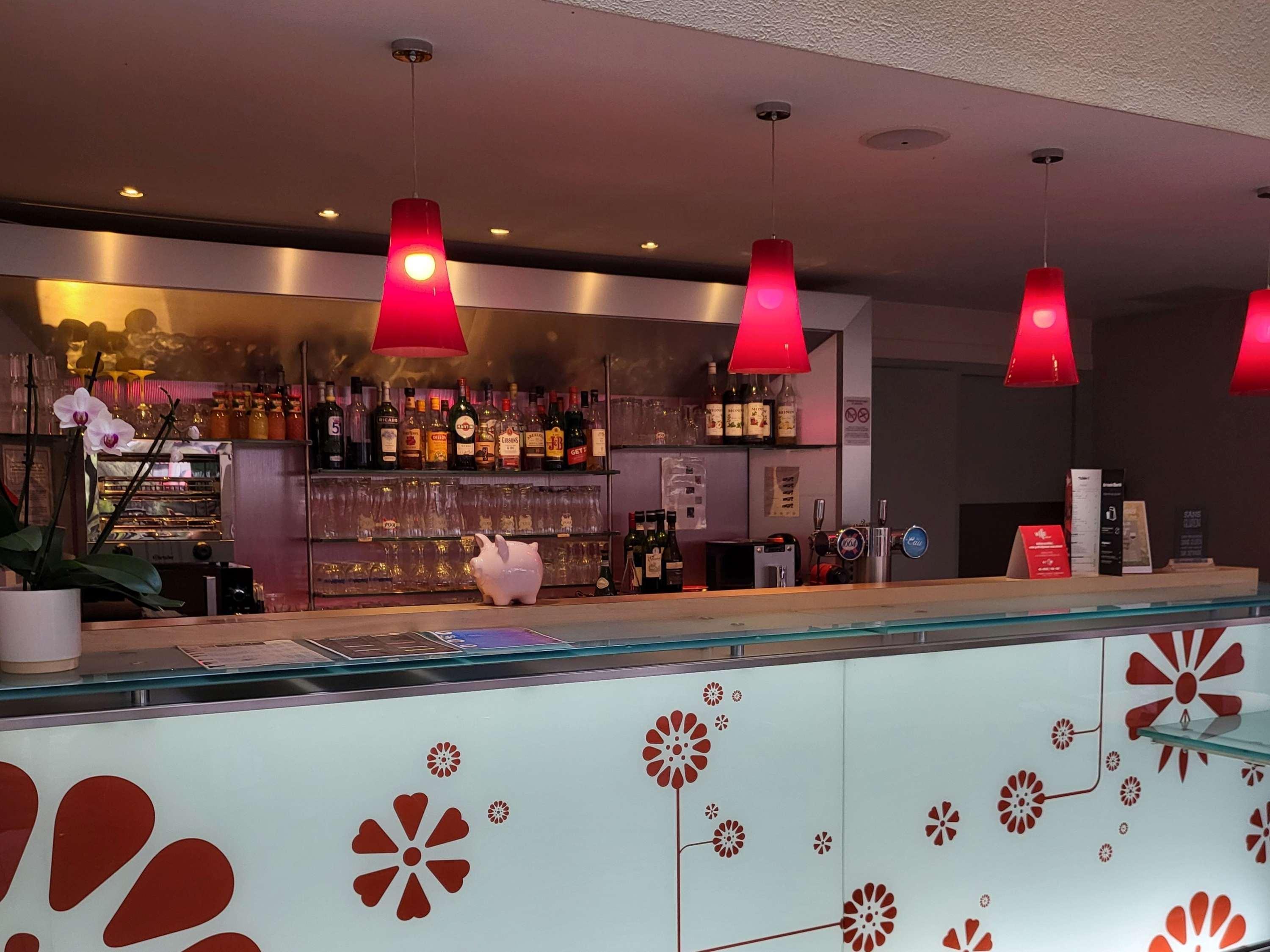 Bar/Salón Hôtel ibis Saintes