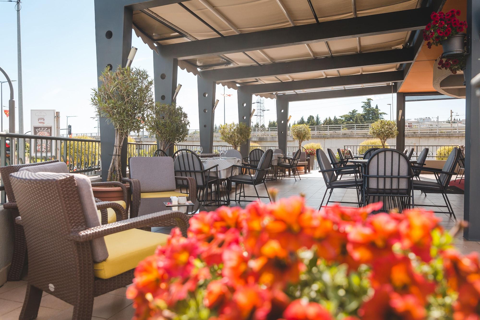 Varios Keto Hotel