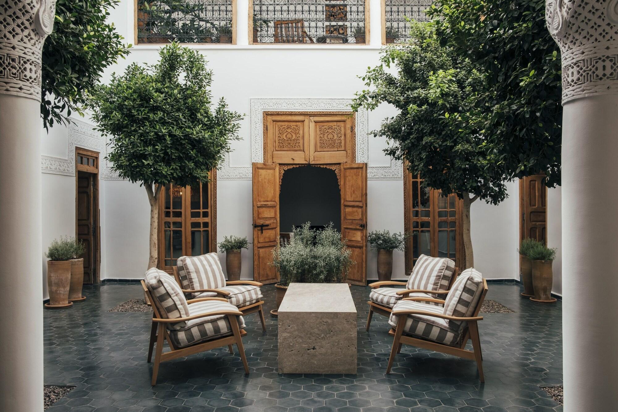 Varios Riad no37