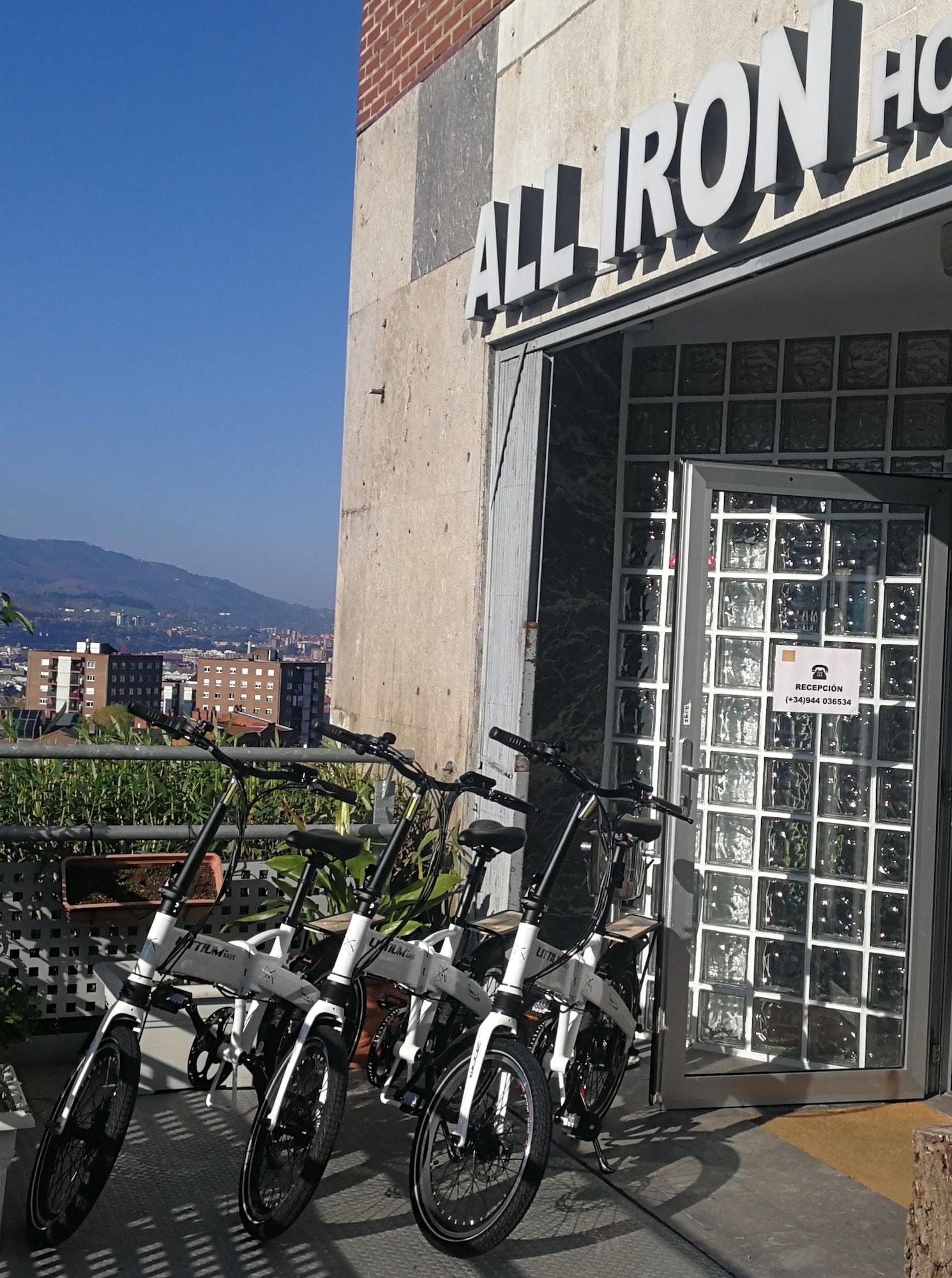 Varios All Iron Hostel