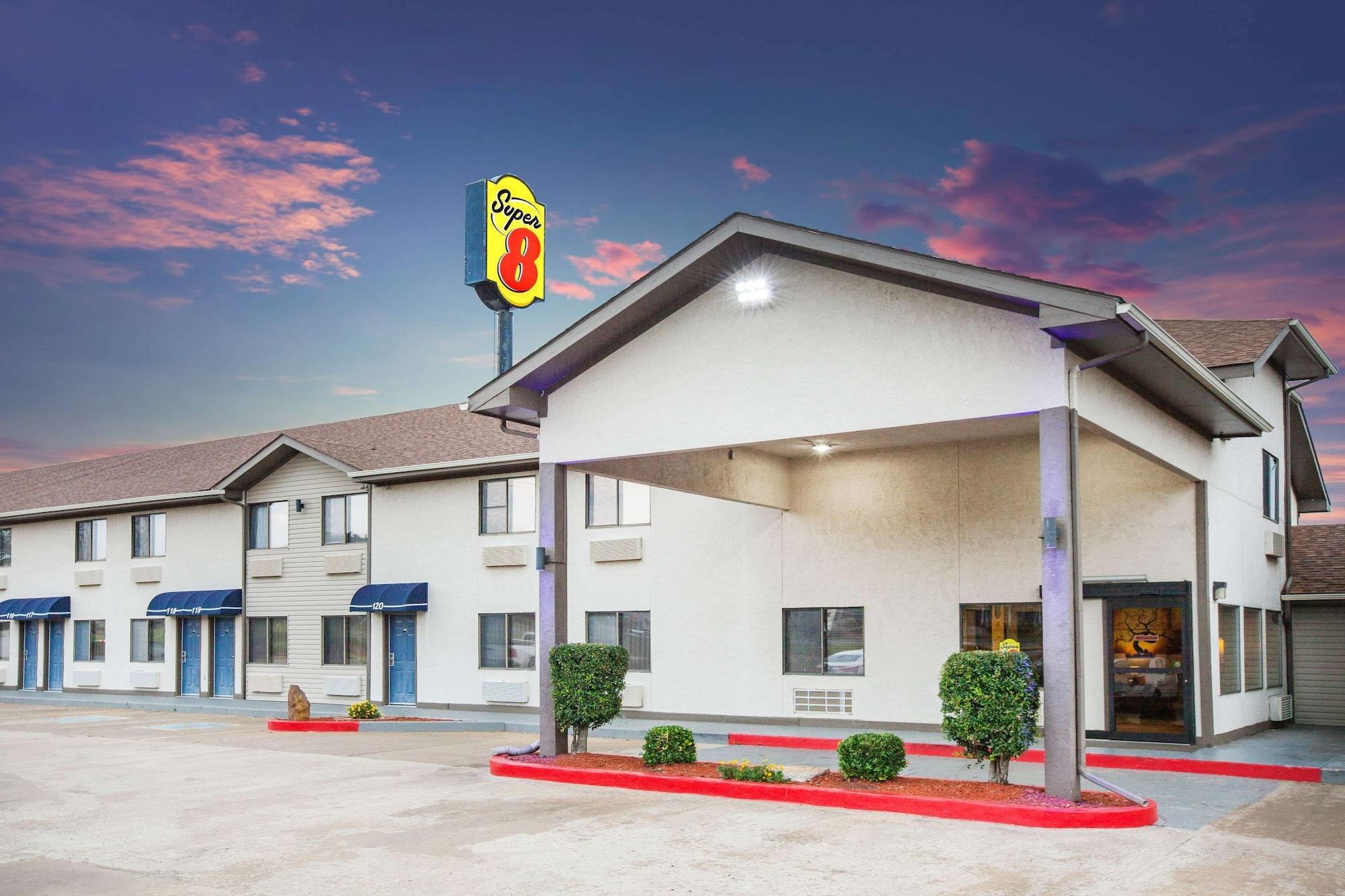Varios Super 8 by Wyndham Van Buren/Ft. Smith Area