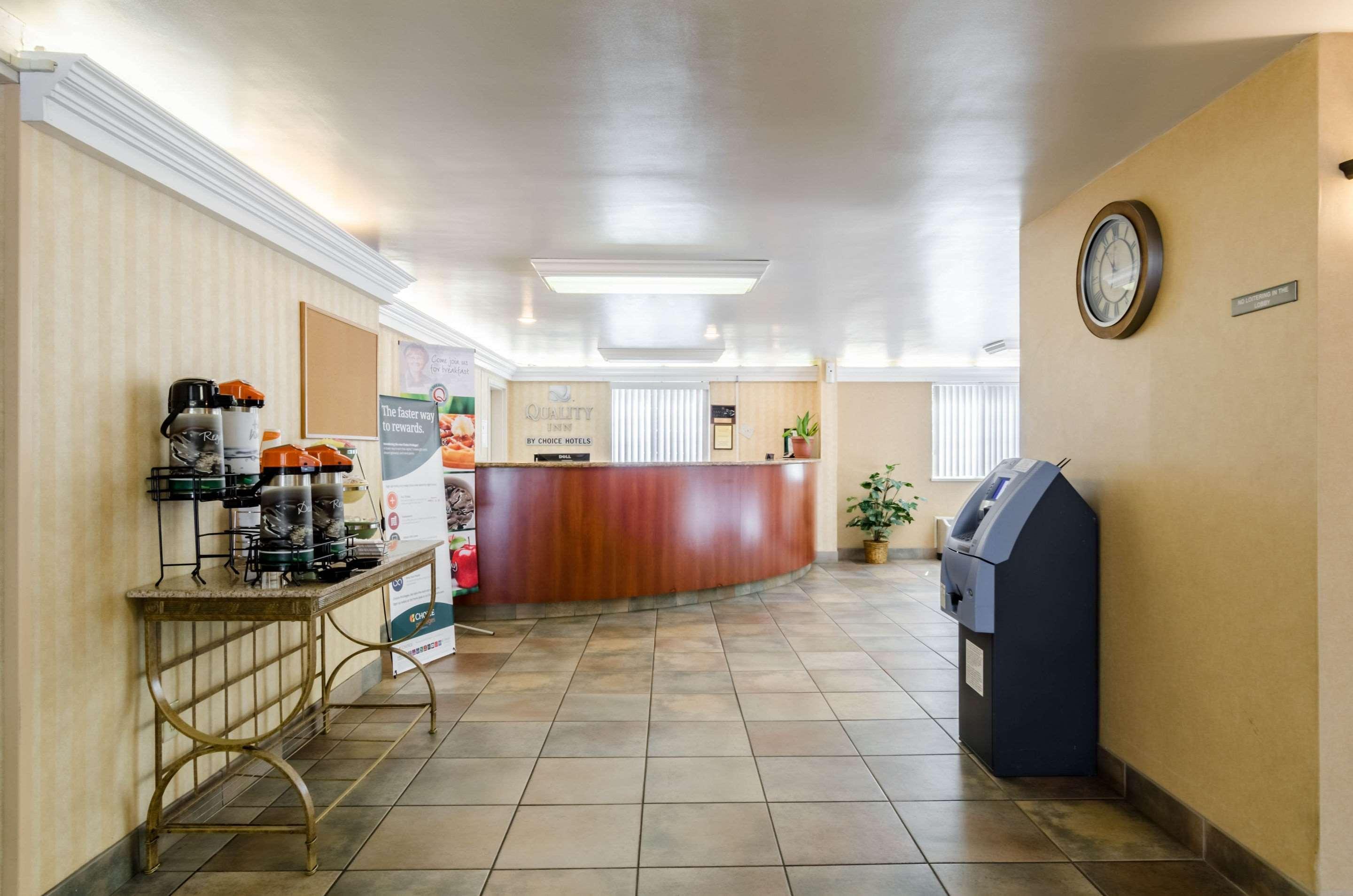 Vista Lobby Quality Inn Chicopee - Springfield