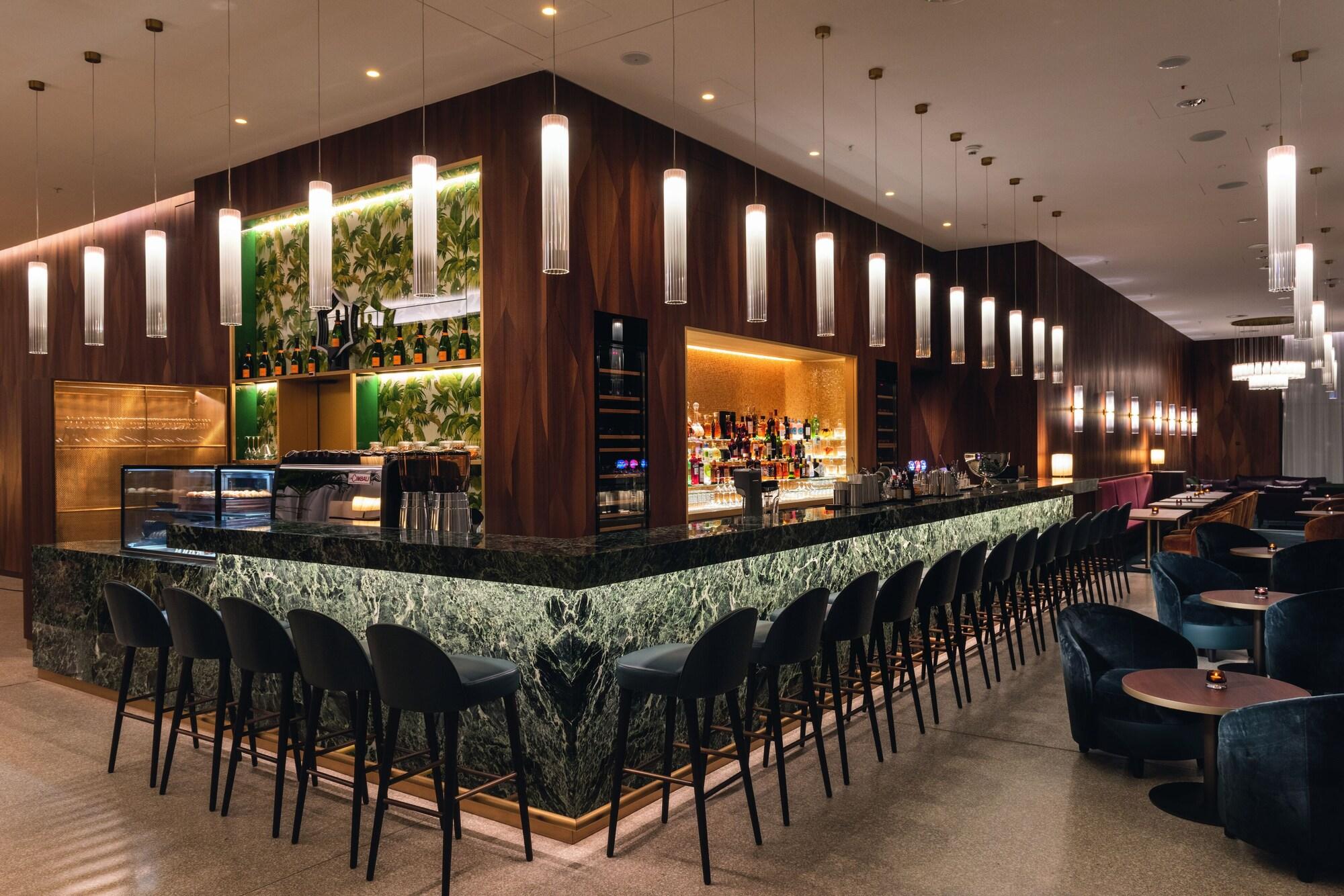 Bar/Salón Mövenpick Hotel Basel