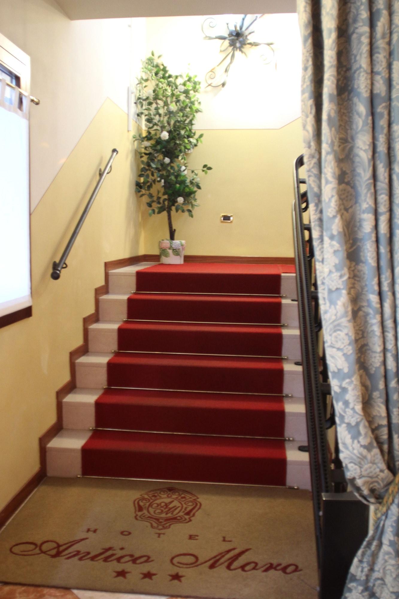 Varios Hotel Antico Moro