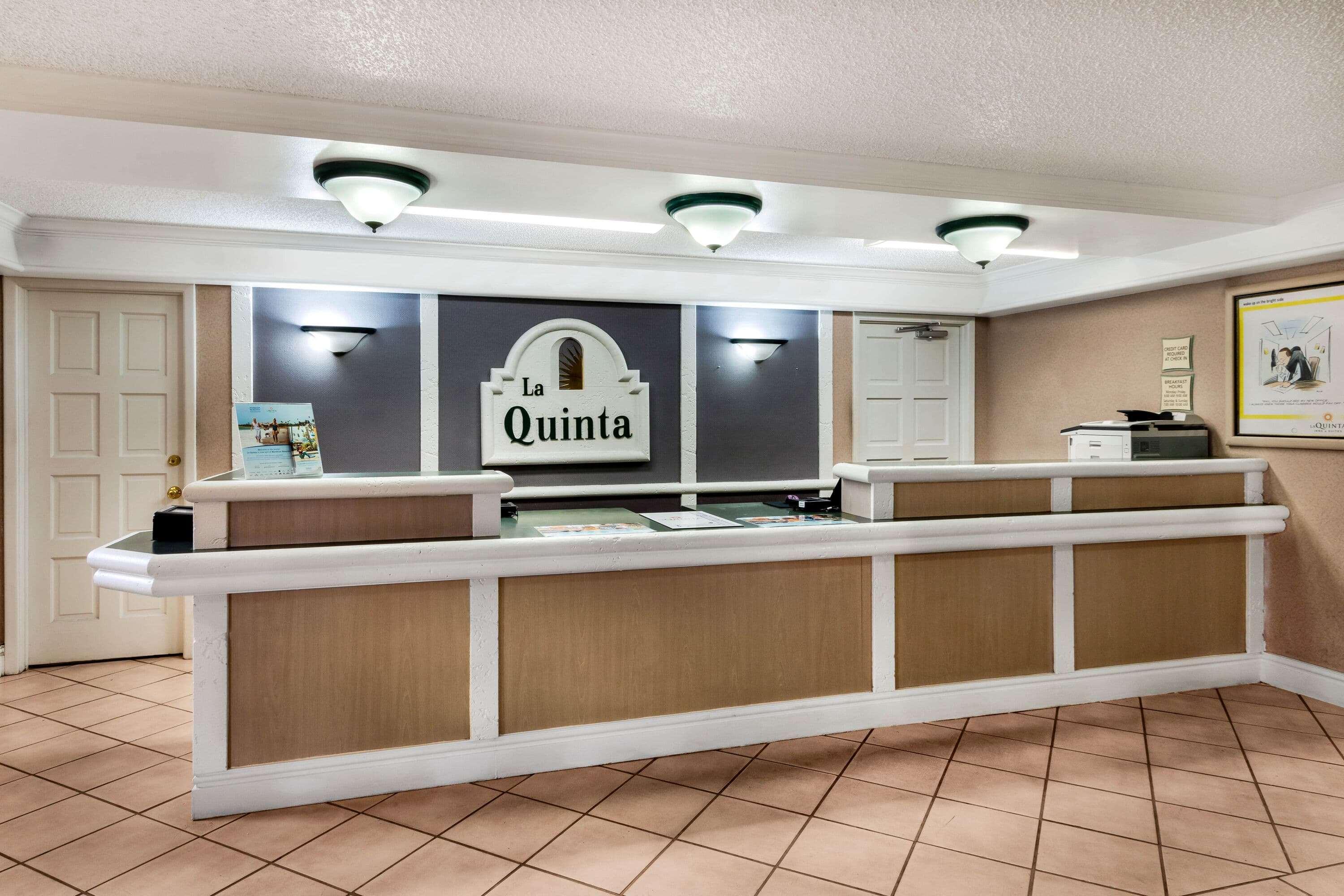 Vista Lobby La Quinta Inn by Wyndham Albuquerque Northeast