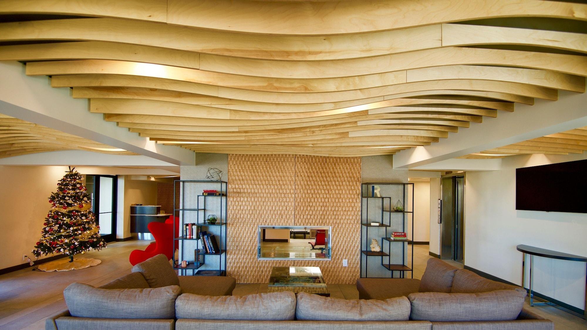 Vista Lobby Ramada by Wyndham Austin South