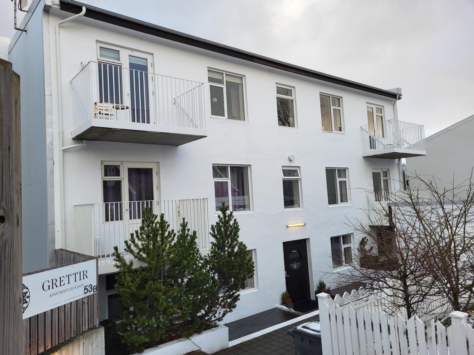 Varios Astro Apartments