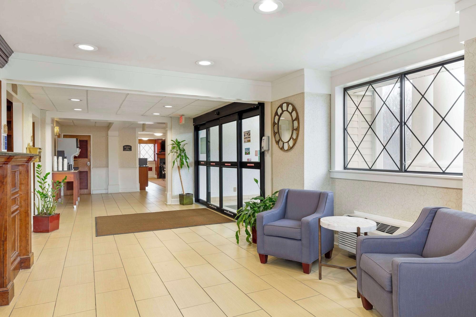 Vista Lobby Best Western Plus The Inn at Sharon/Foxboro