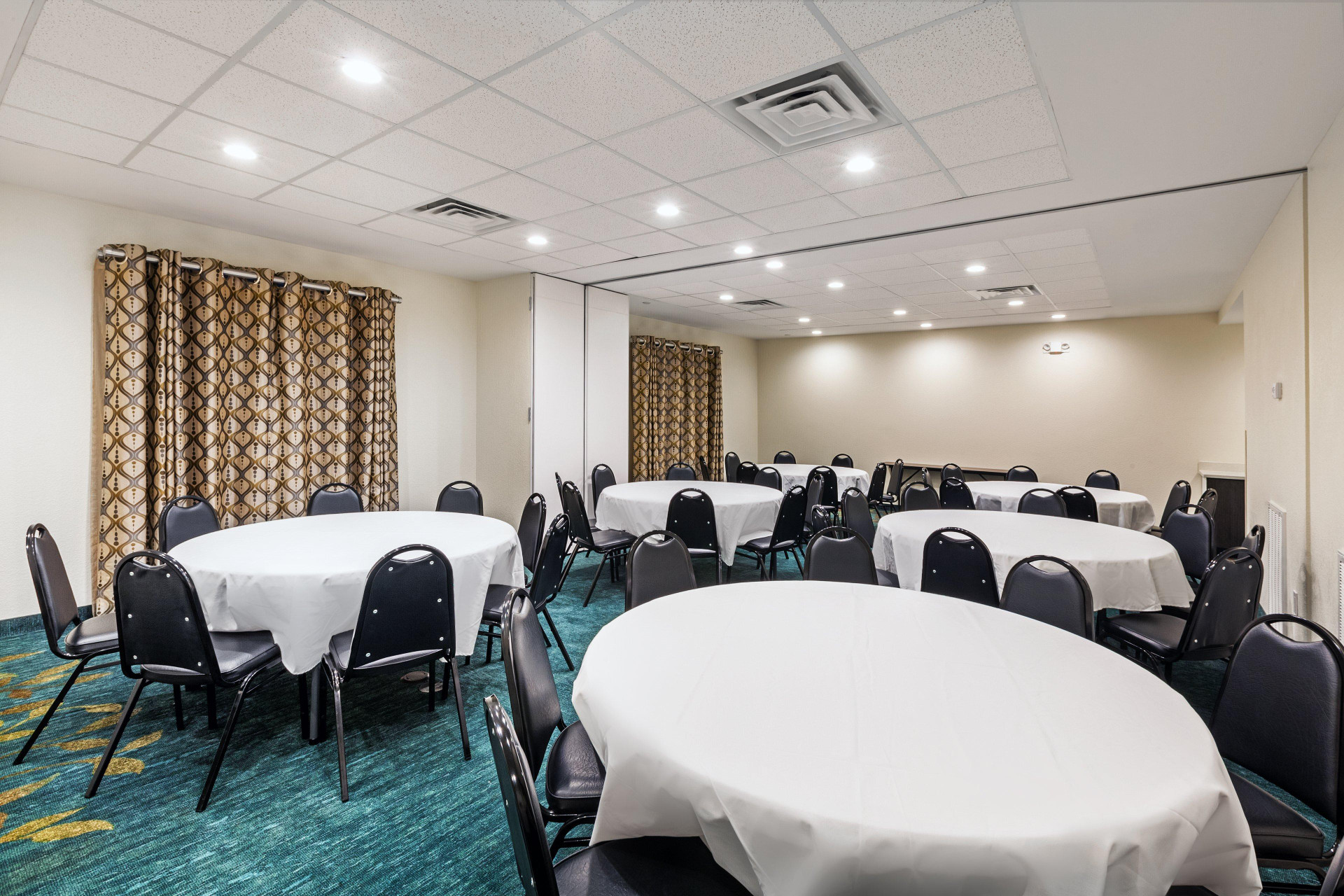 Centro de Negocios Candlewood Suites Houston - Spring