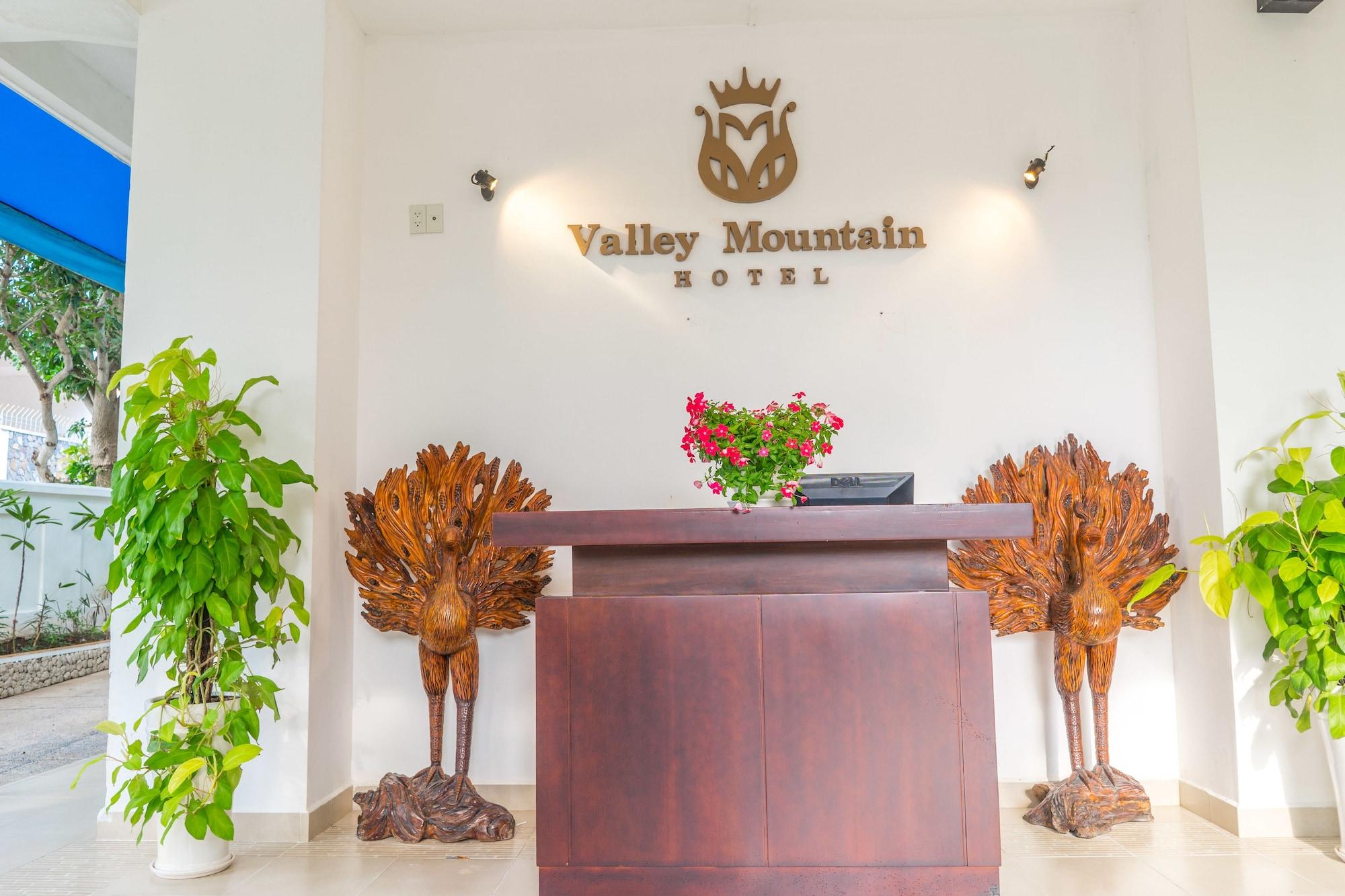 Vista Lobby Valley Mountain Hotel