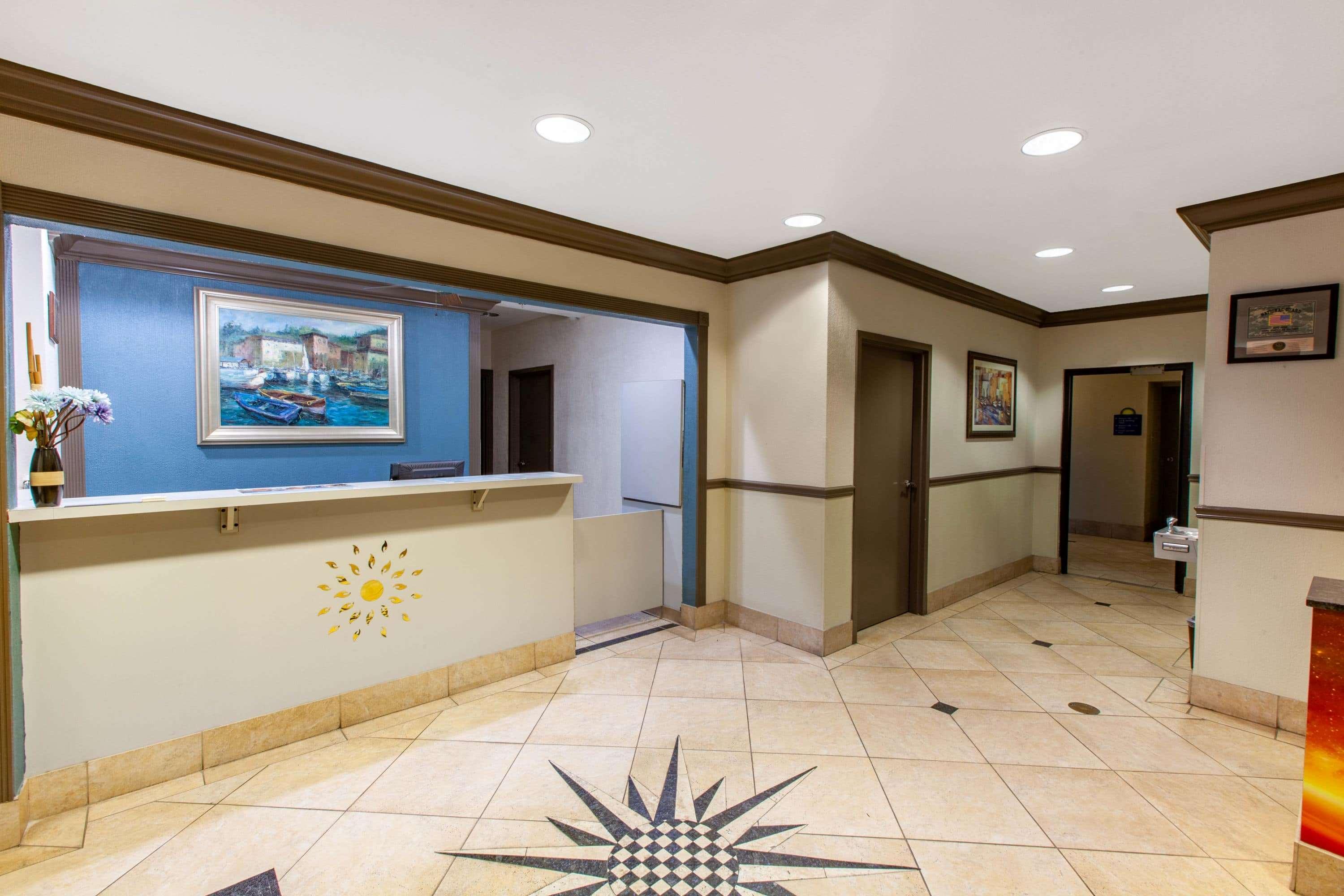 Vista Lobby Days Inn & Suites by Wyndham Webster NASA