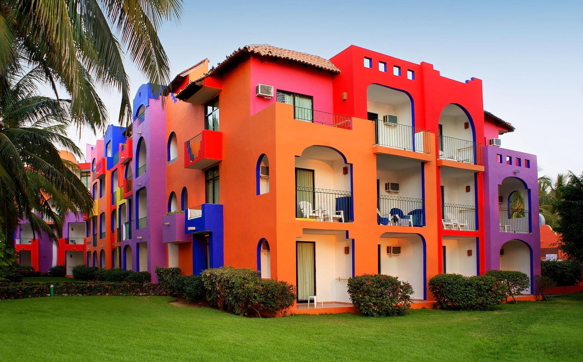 Vista Exterior Grand Decameron Complex Bucerias, A Trademark All-Inclusive Resort