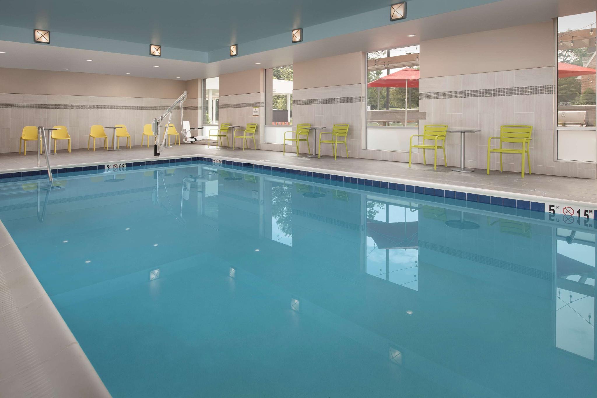 Vista Piscina Home2 Suites by Hilton Owings Mills