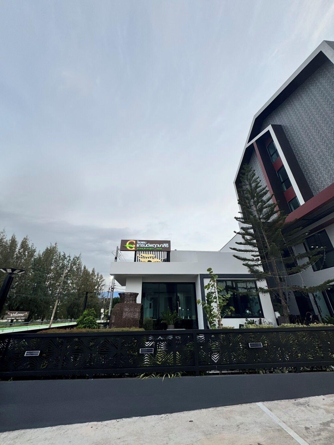 Vista Exterior Grand Pruksasiri Hotel Chaiyaphum