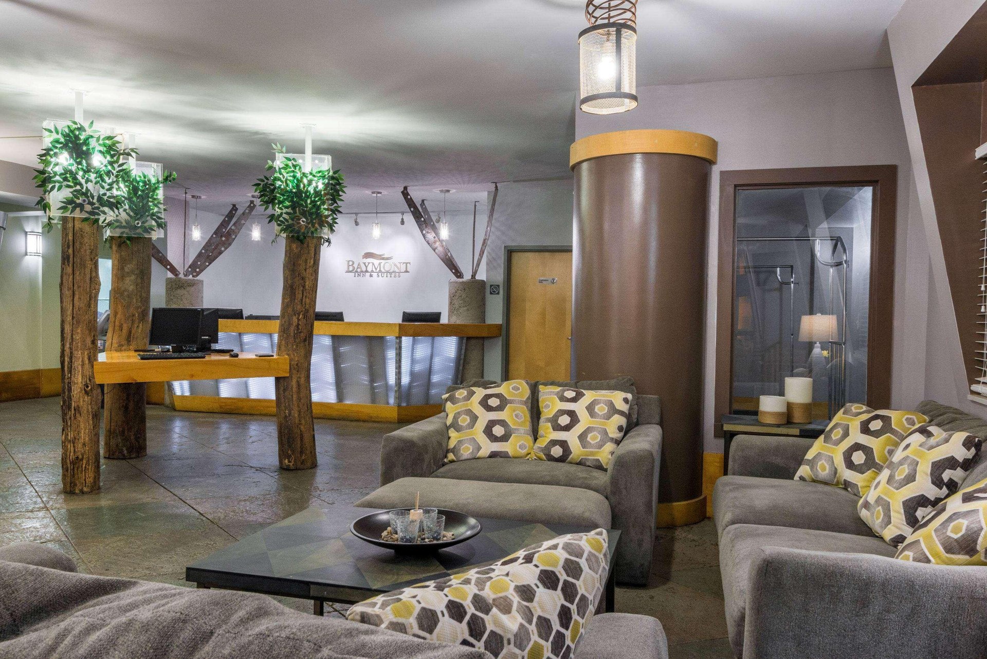 Vista Lobby Baymont By Wyndham Noblesville