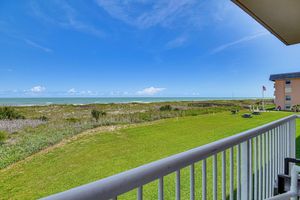 Alquiler Vacacional - Ocean-view Pool, Private Balcony: Cocoa Beach Unit