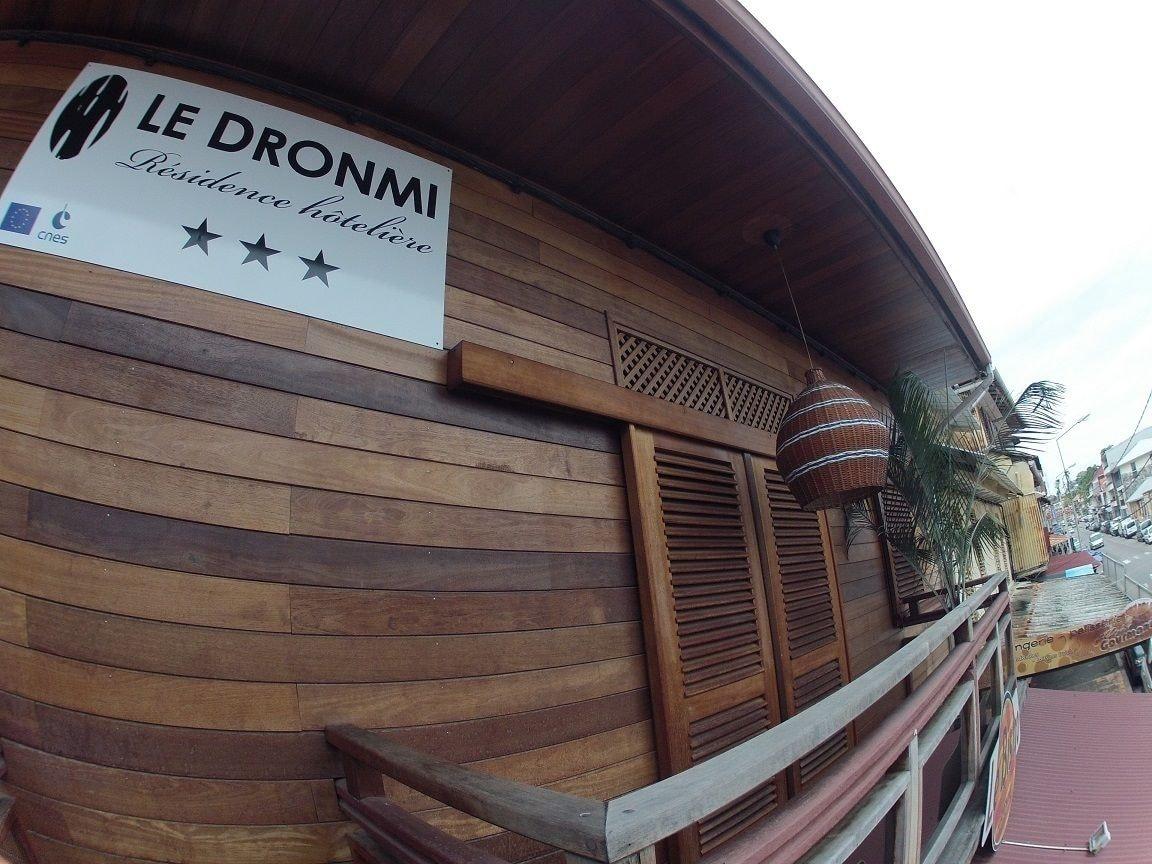 Vista Exterior Hôtel Le Dronmi