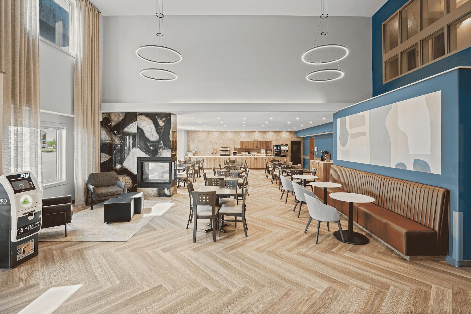 Vista Lobby Home Inn and Suites Regina Airport