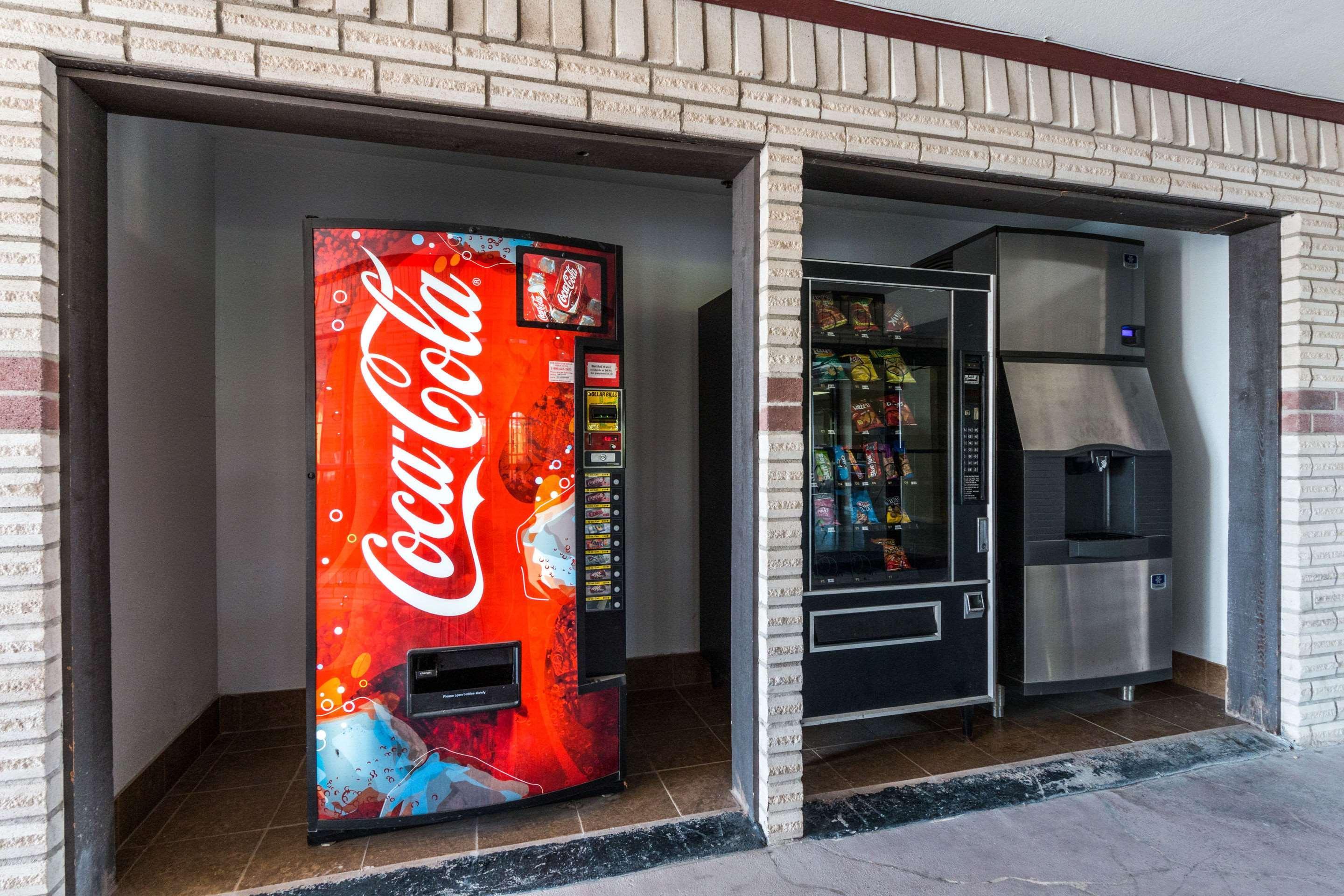 Vista Exterior Quality Inn University near Downtown