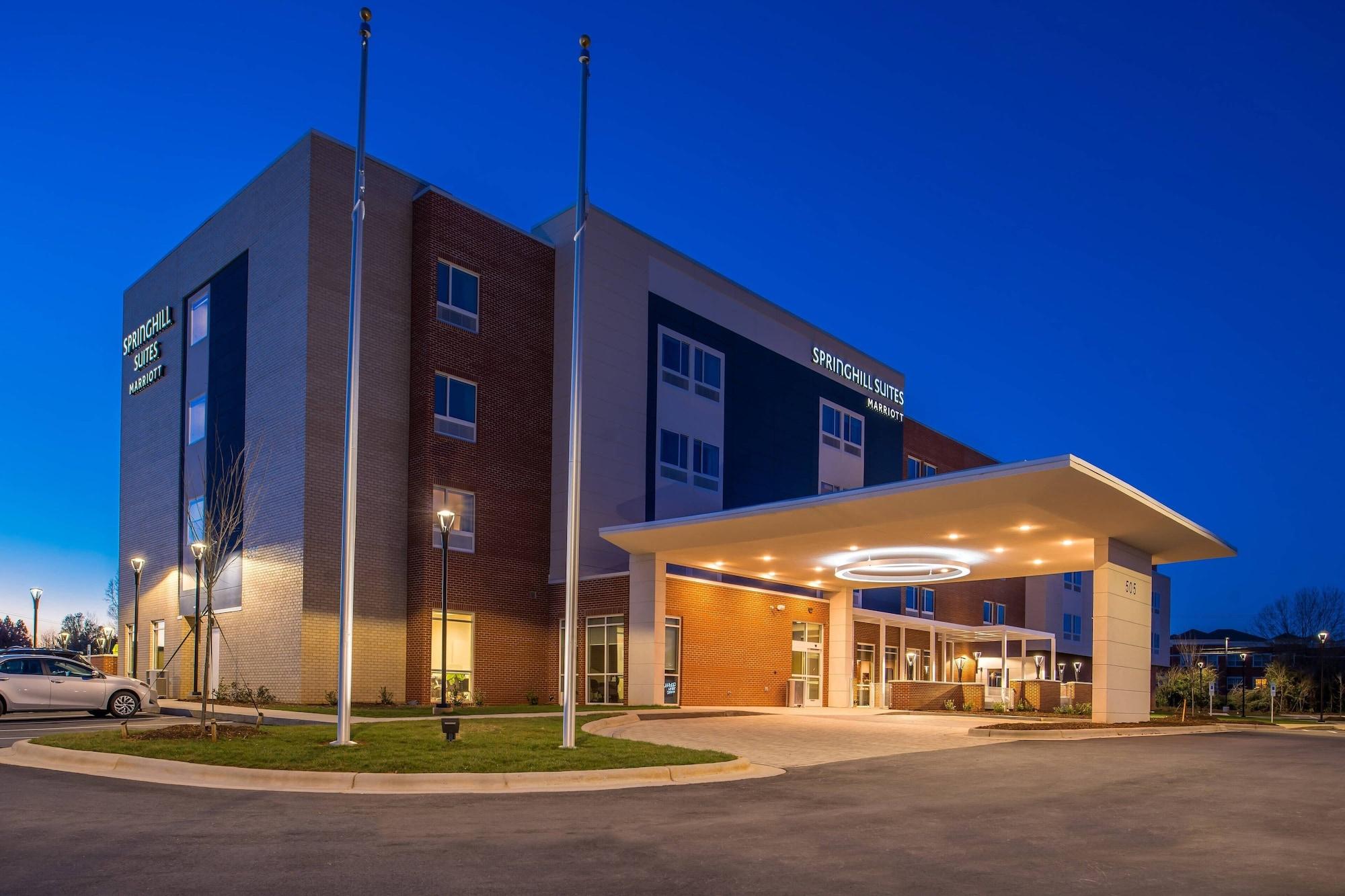 Vista Exterior SpringHill Suites by Marriott Greensboro Airport