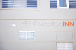 Alojamiento - La Buena Vida Inn