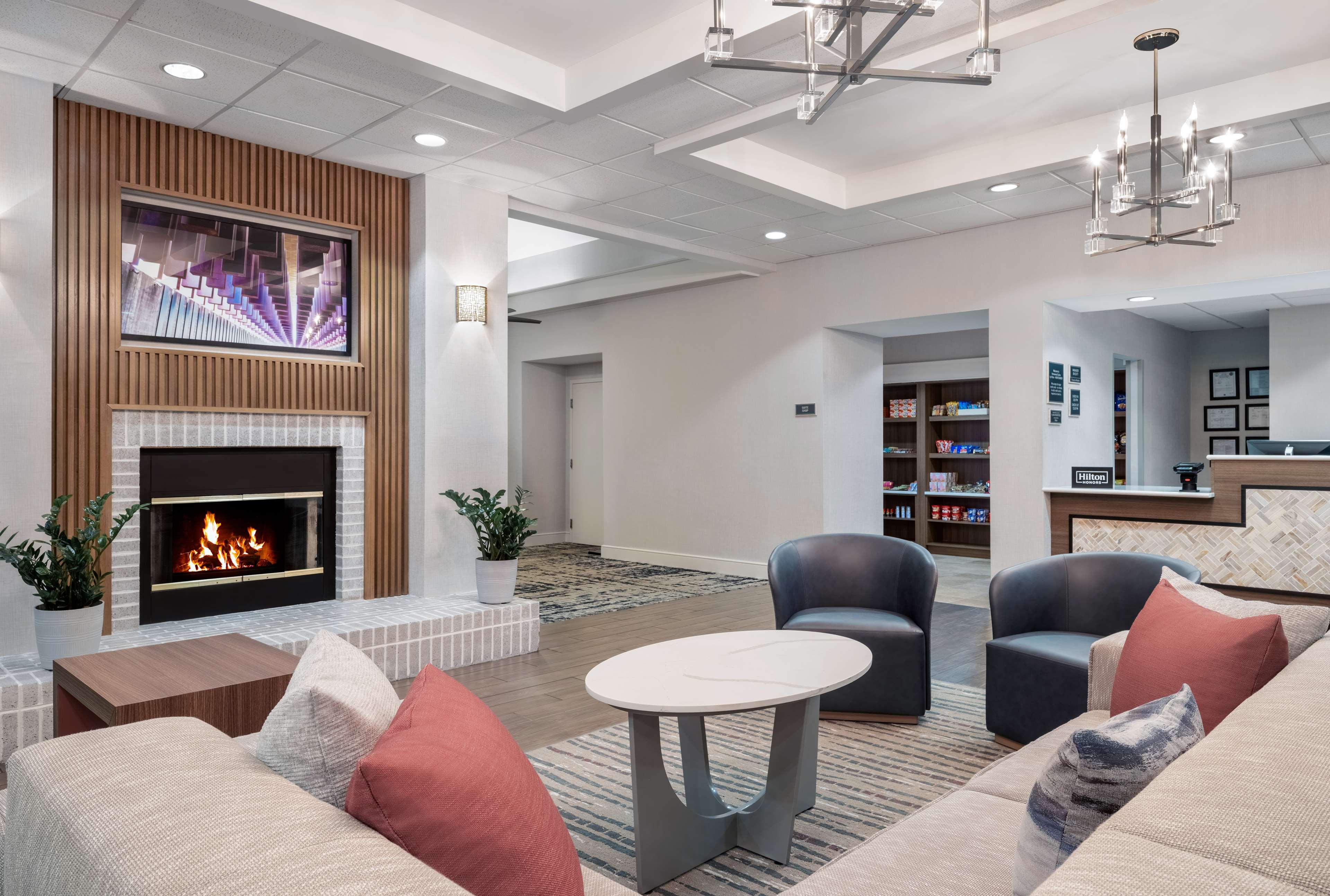 Vista Lobby Homewood Suites by Hilton Montgomery