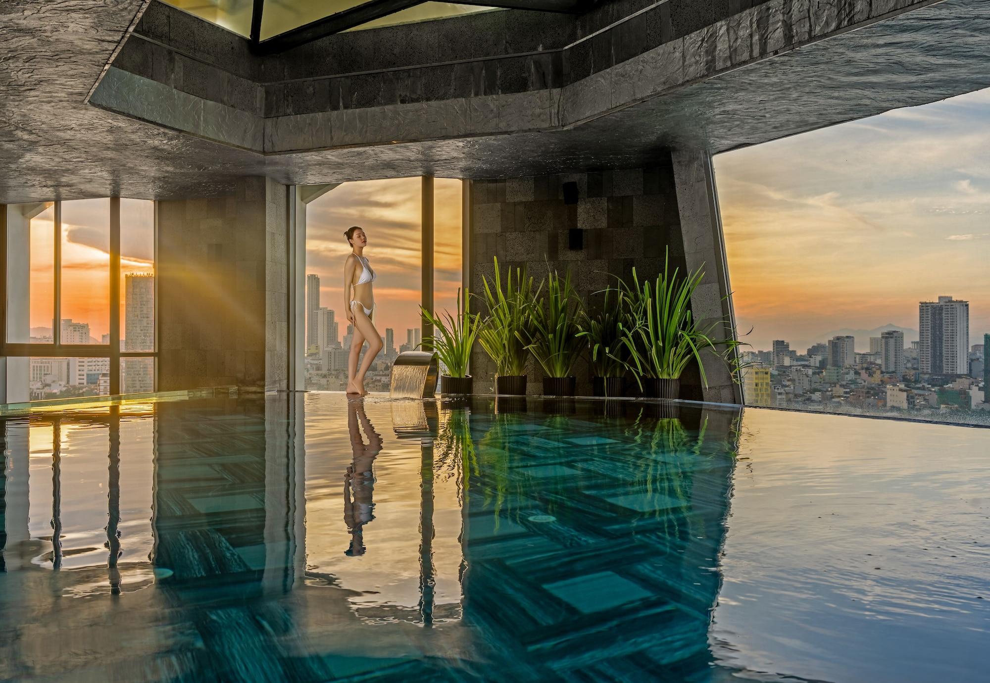 Vista Piscina Haian Riverfront Hotel Da Nang