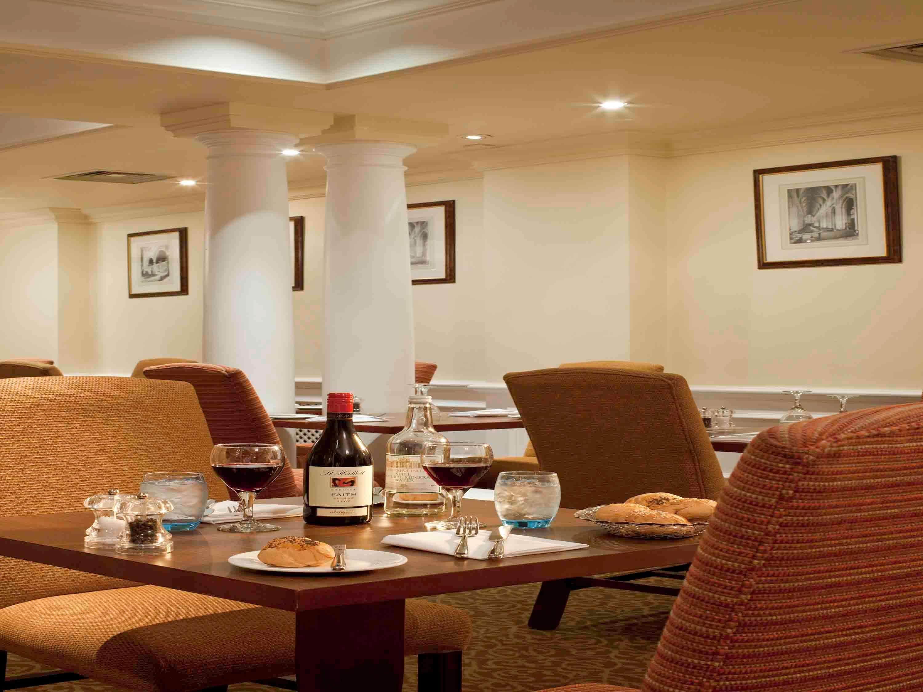 Restaurant Winchester Wessex Hotel by Sunday