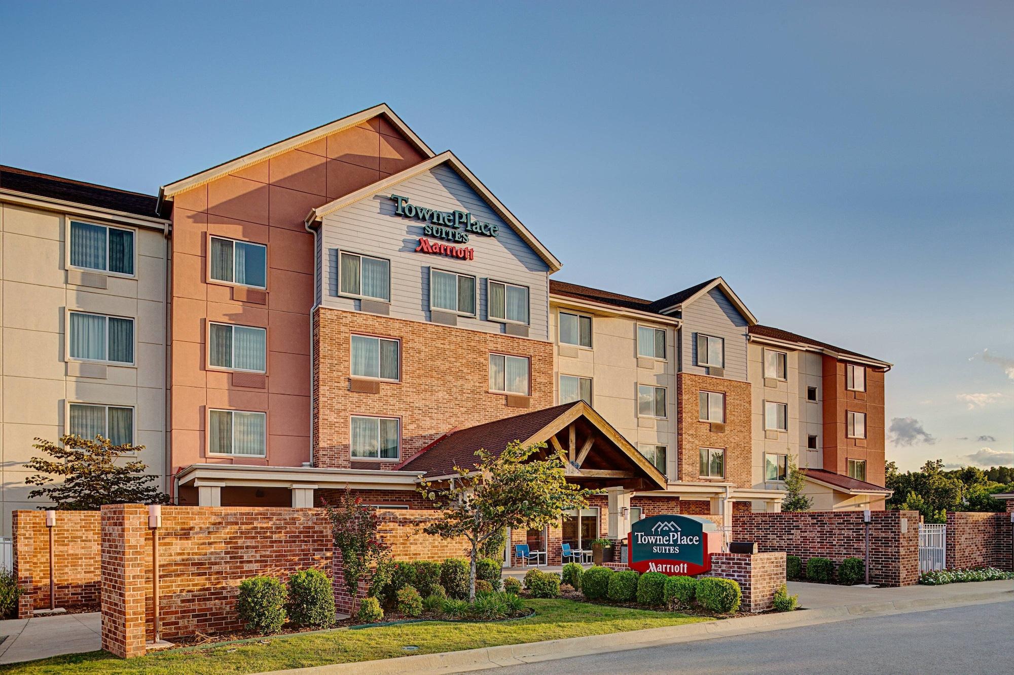 Varios TownePlace Suites by Marriott Fayetteville North