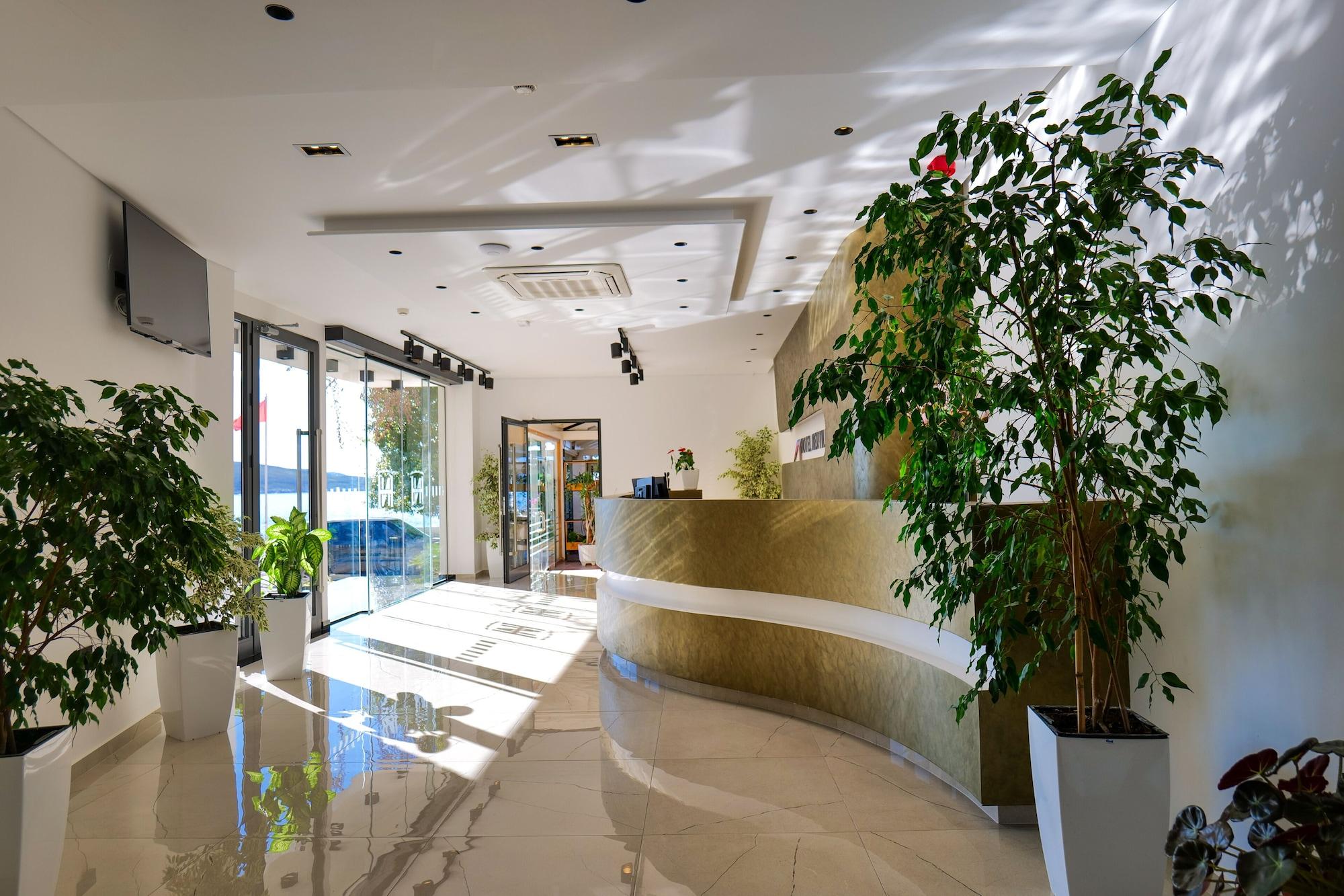 Vista Lobby Hotel Nertili