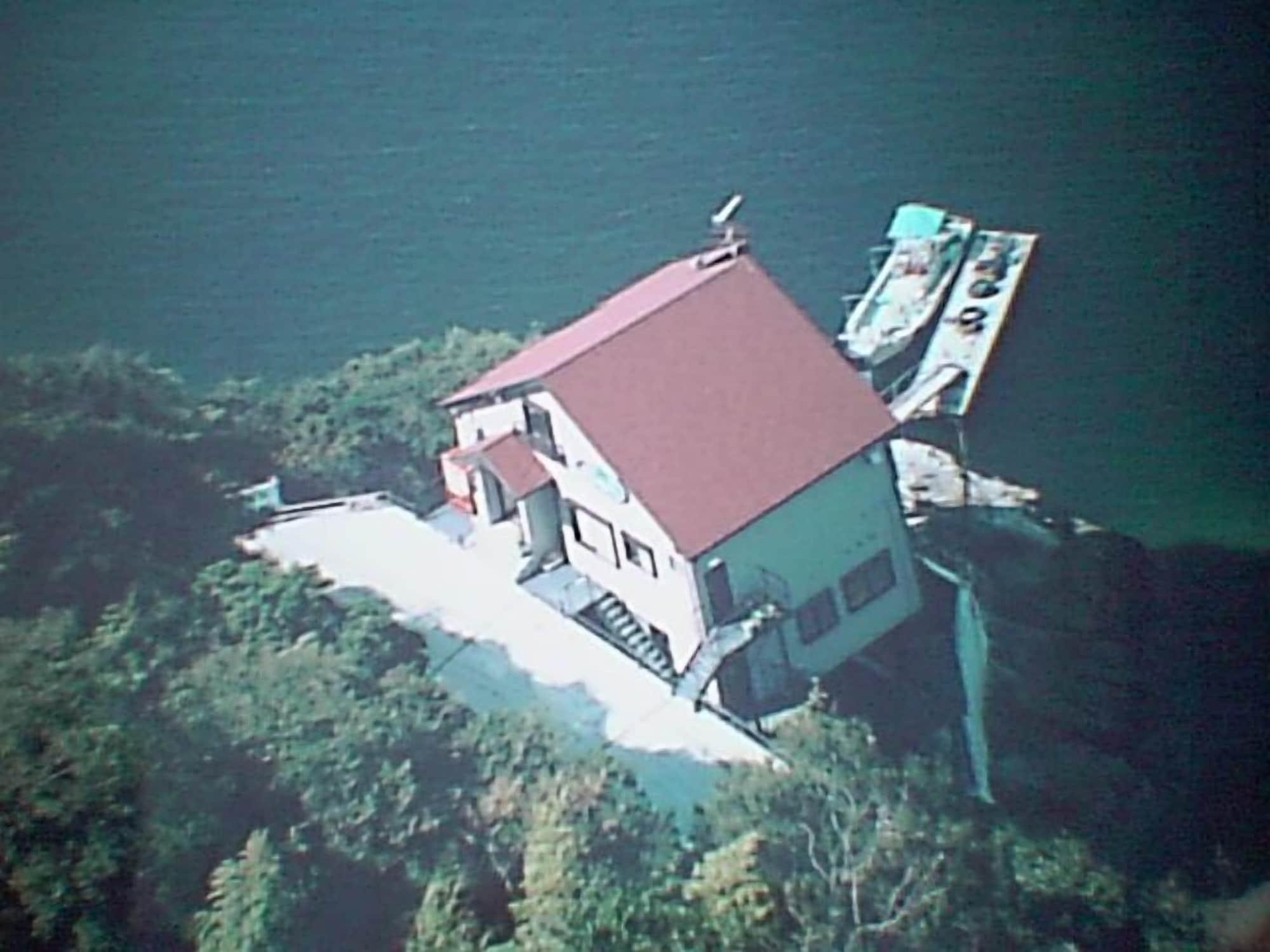 Varios Seaside Uwakai