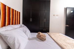 Alquiler Vacacional - Hermoso Apartamento con Terraza Privada, Camas Queen, a 4 Cuadras del Parque