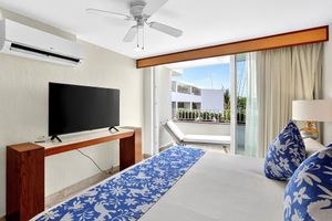 Alquiler Vacacional - Stunning Oceanview Suite With Cliffside Infinity Pool, Terrace & Gourmet Kitchen