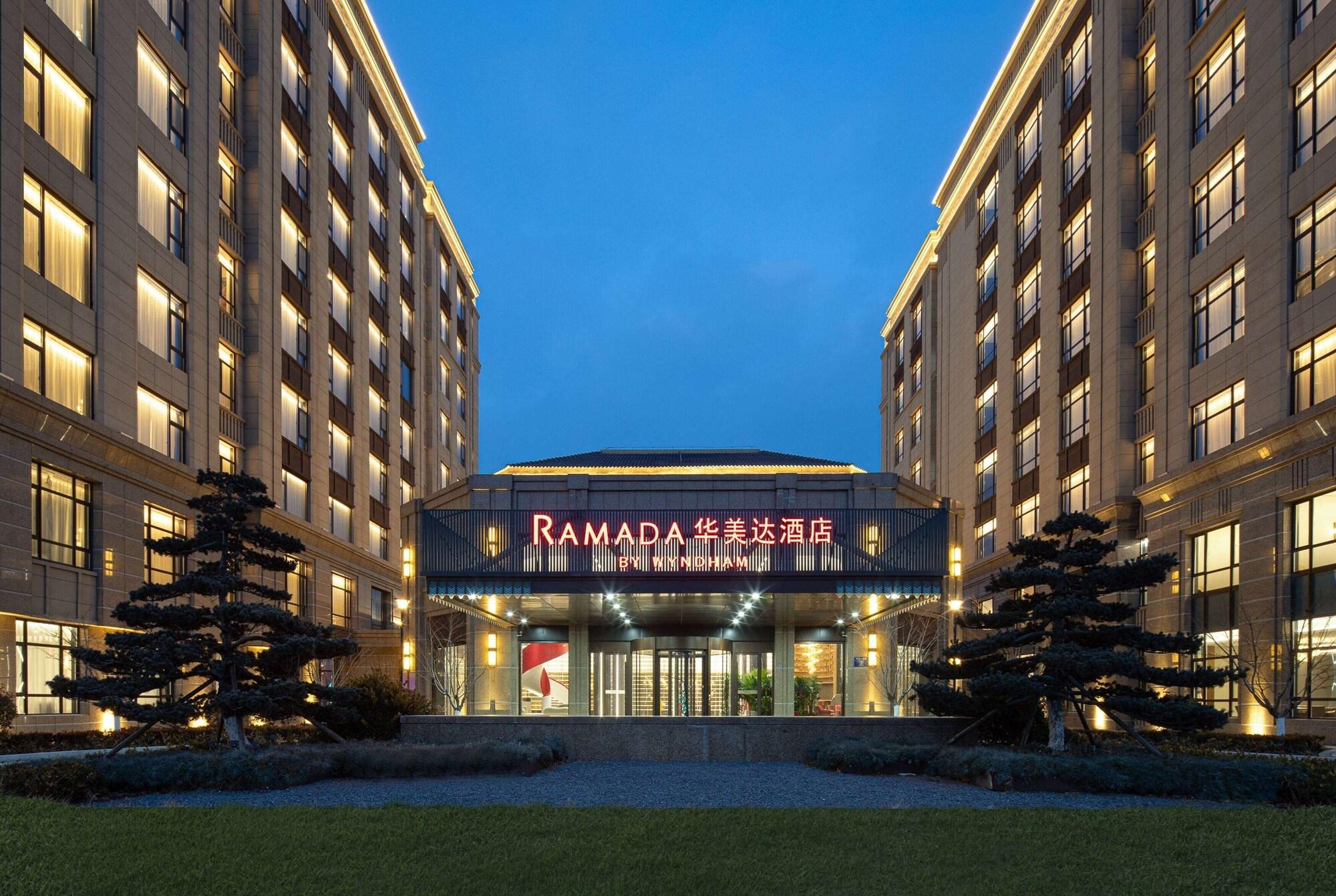 Vista Exterior Ramada By Wyndham Qingdao Jiaodong International Airport