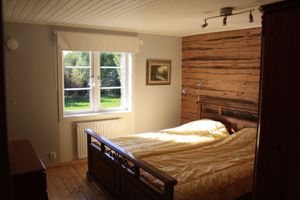 Alquiler Vacacional - Scenic lake location with fishing, boat available for rent.