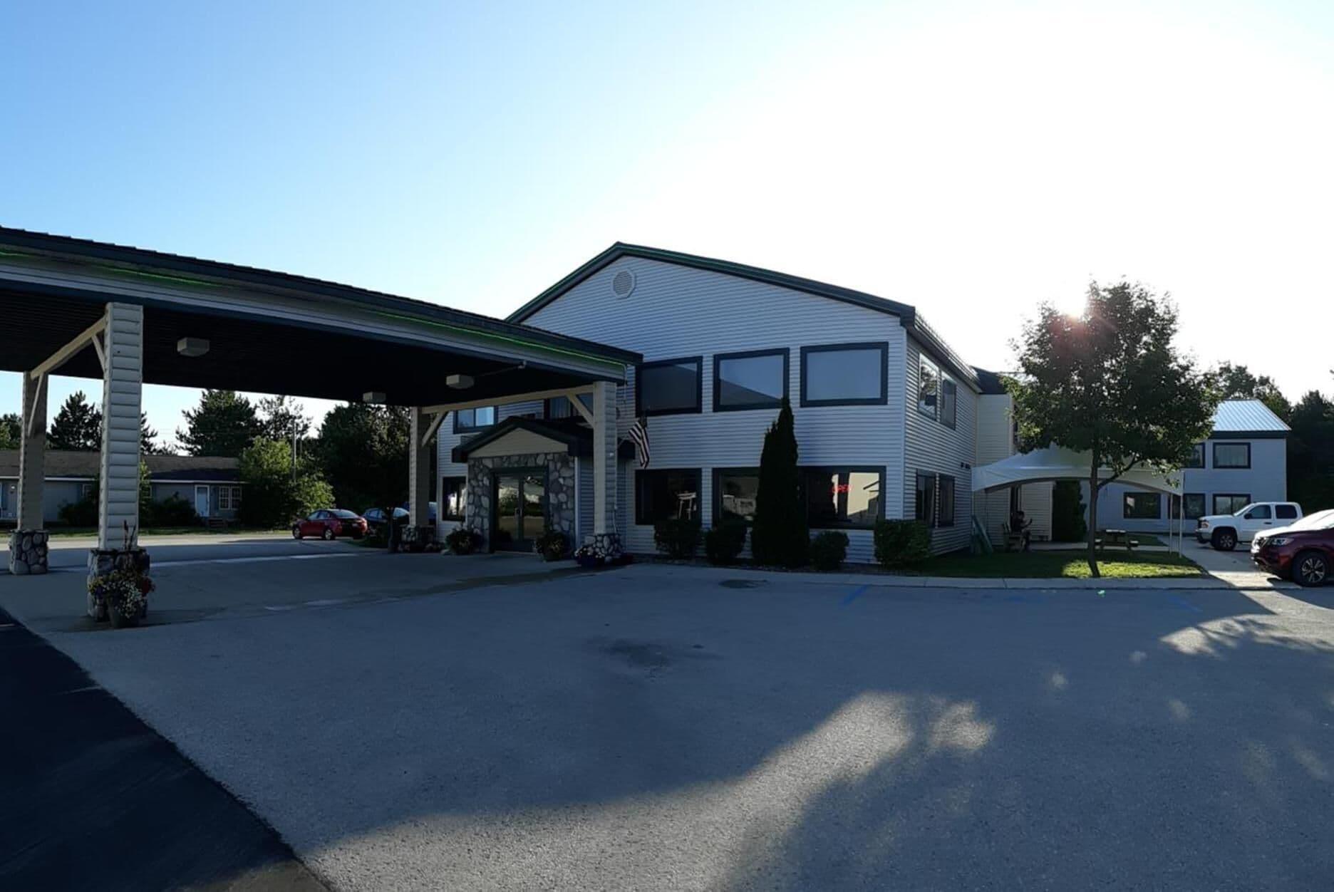 Vista Exterior Pleasant Moose Lodge