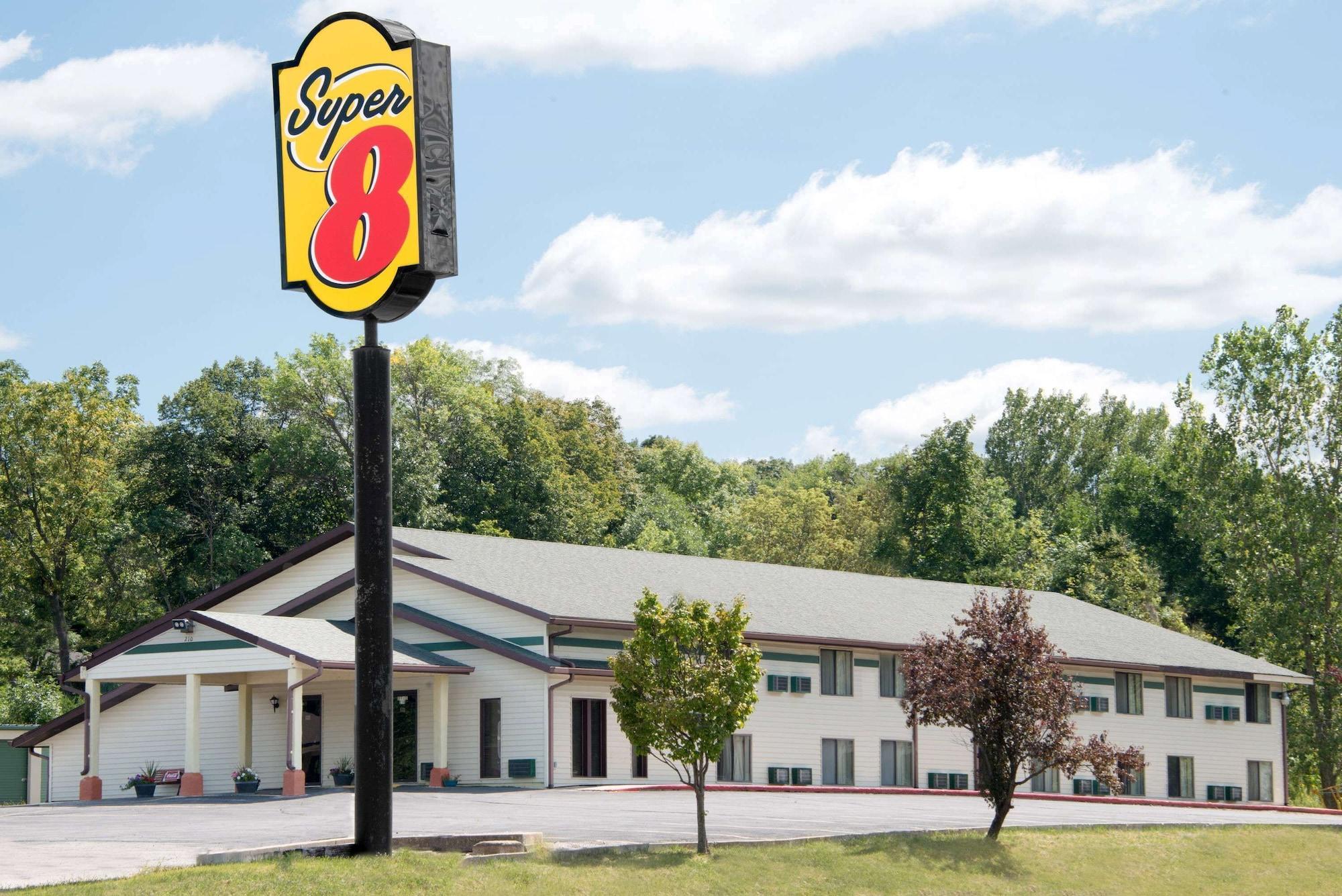 Vista Exterior Super 8 by Wyndham Algona