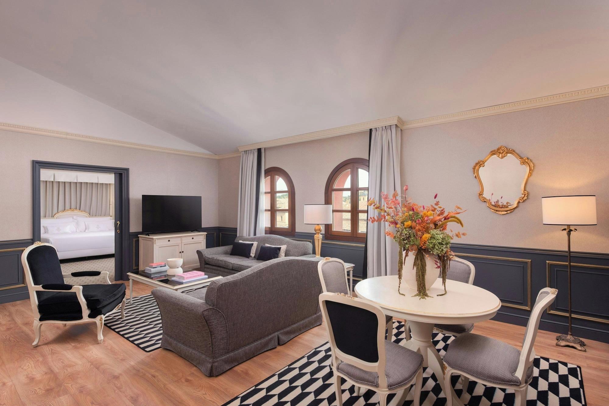 Habitación Eugenia de Montijo, Autograph Collection