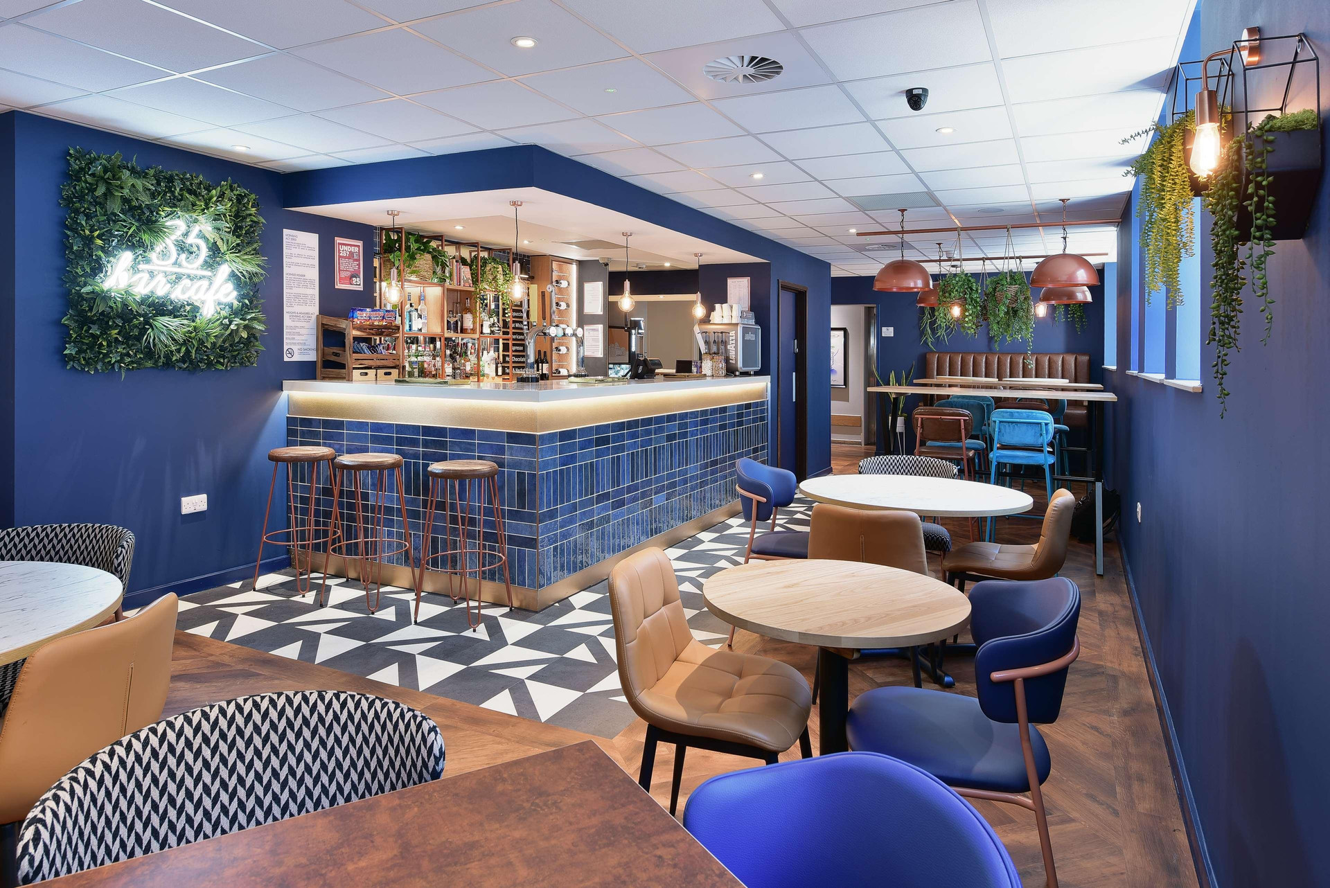 Bar/Salón Travelodge Cardiff Central Queen Street